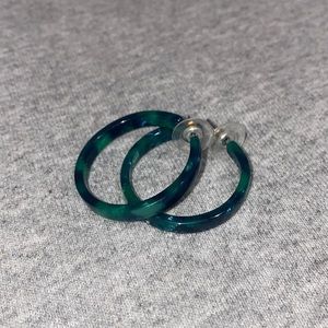 Green tortoiseshell hoop earrings